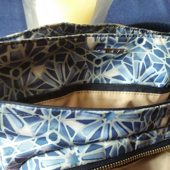 TUMI Crossbody bag - excellent condition - Picture 3 of 8